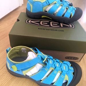 NWT: Keen Newport H2 Sandals for Women/ Youth, size 7 boys, or women's 7.5